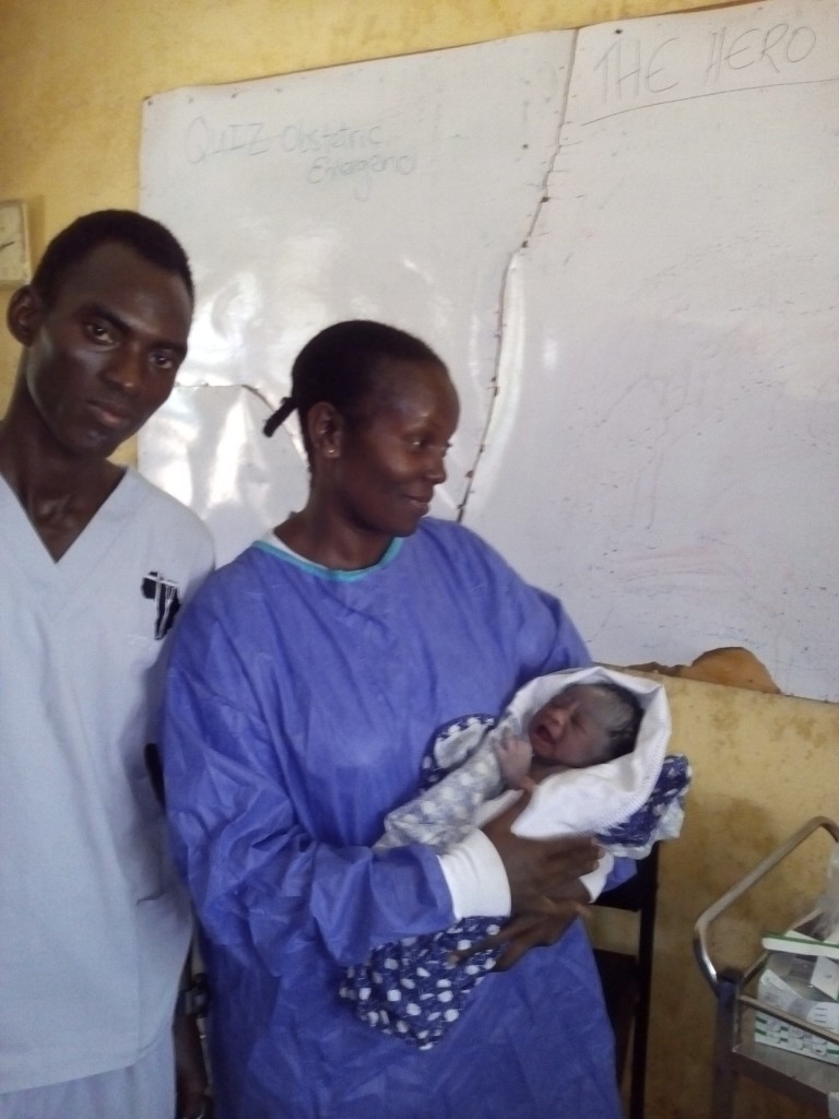 IDAT Midwife Annie with newborn